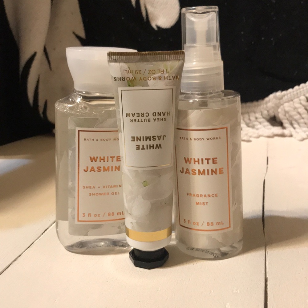 Host Pick! New! Bath & Body Works set